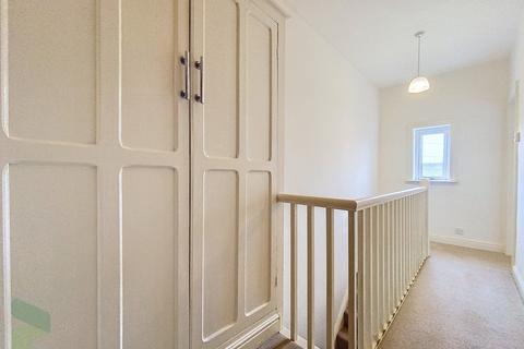 8 Beech Avenue, Darwen, BB3 3AF