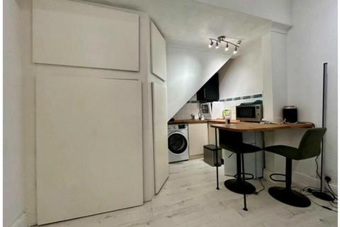 Studio to rent, Howard Road, Southampton