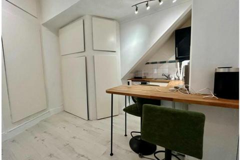 Studio to rent, Howard Road, Southampton