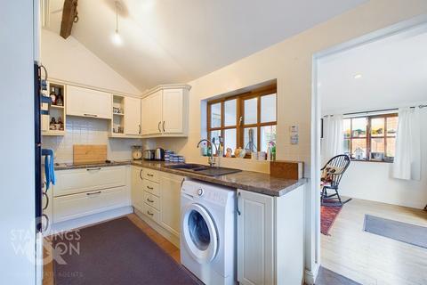 2 bedroom end of terrace house for sale, Hempnall Road, Woodton, Bungay