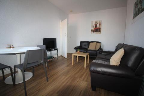 3 bedroom maisonette to rent, Dinsdale Road, Sandyford, Newcastle Upon Tyne