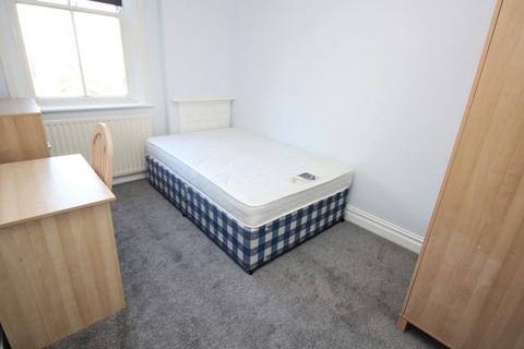 3 bedroom maisonette to rent, Dinsdale Road, Sandyford, Newcastle Upon Tyne