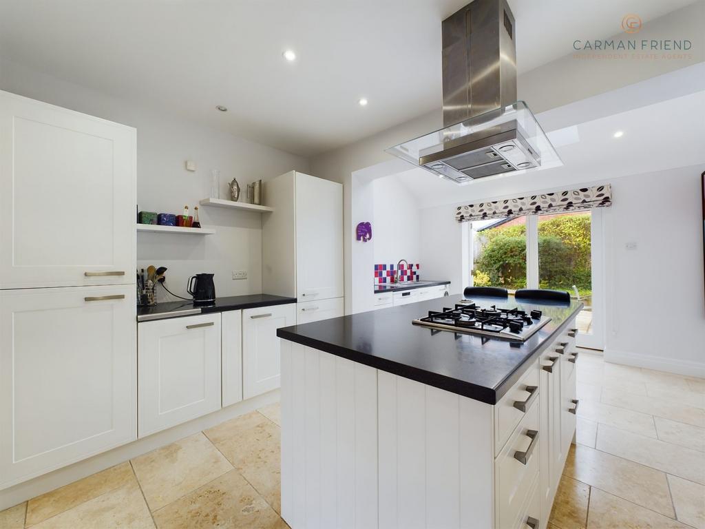 Kitchen/ Dining Room