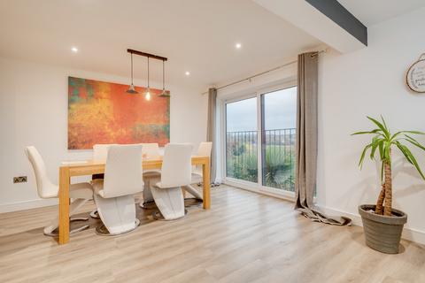 8 Ashbourne View, Cleckheaton, BD19 5JE