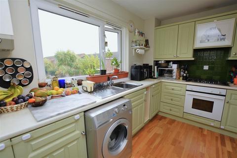 1 bedroom apartment for sale, Sheldrick Close, Colliers Wood SW19