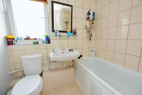 24 Sheldrick Close, London, SW19 2UG
