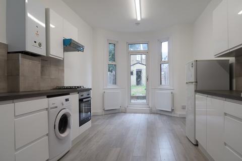 4 bedroom terraced house to rent, Elmhurst Road, London N17