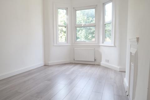 4 bedroom terraced house to rent, Elmhurst Road, London N17