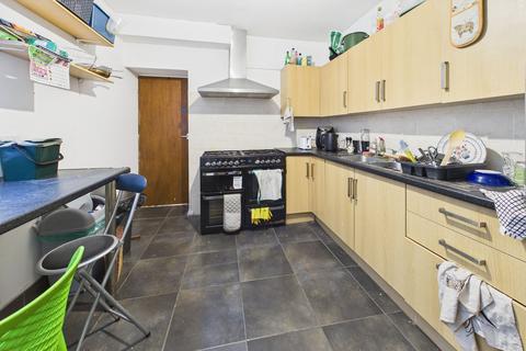 5 bedroom terraced house to rent, Rhyddings Park Road, Brynmill, SA2