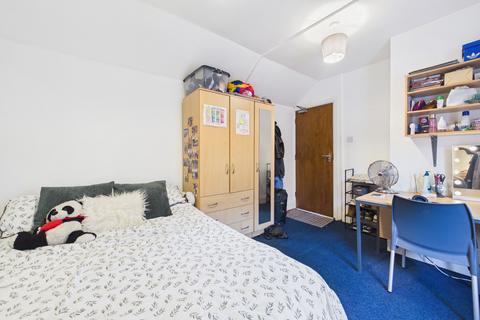 5 bedroom terraced house to rent, Rhyddings Park Road, Brynmill, SA2