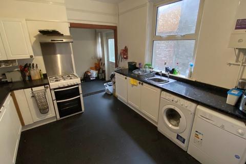 4 bedroom house share to rent, Rhyddings Park Road, Swansea