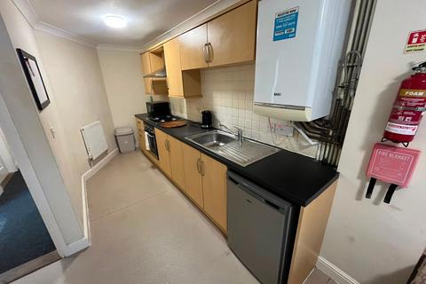 3 bedroom terraced house to rent, King Edwards Road, Swansea, SA1