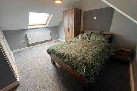 3 bedroom terraced house to rent, King Edwards Road, Swansea, SA1