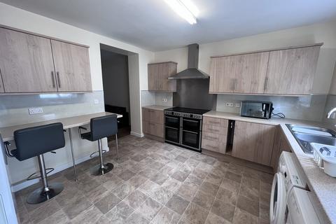 6 bedroom terraced house to rent, St Helens Avenue, Swansea