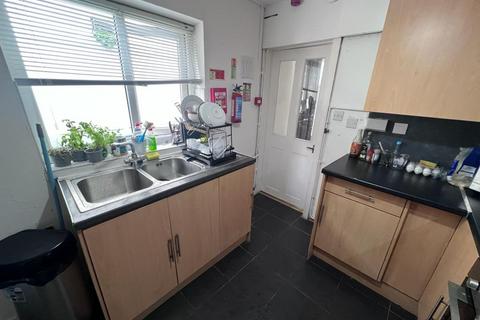 6 bedroom terraced house to rent, King Edward's Road, Swansea, SA1
