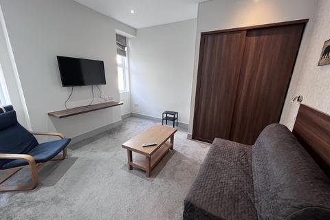 3 bedroom apartment to rent, Eversley Road, Sketty, Swansea
