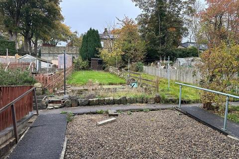 2 bedroom terraced house to rent, Park Road, Sowerby Bridge