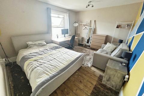 3 bedroom house to rent, Bernard Road, PO31