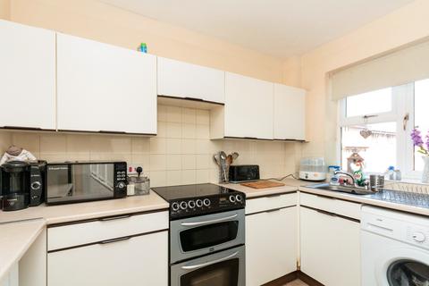 2 bedroom end of terrace house to rent, Wren Court