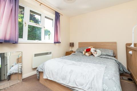 2 bedroom end of terrace house to rent, Wren Court