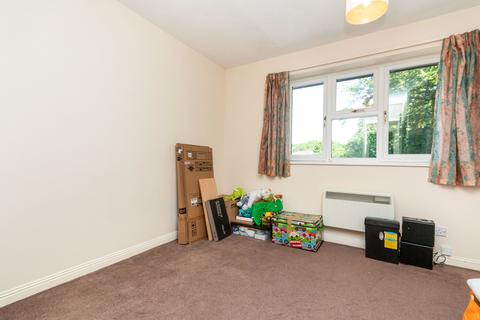 2 bedroom end of terrace house to rent, Wren Court