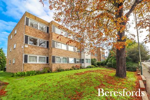 2 bedroom maisonette for sale, Carlton Close, Upminster, RM14