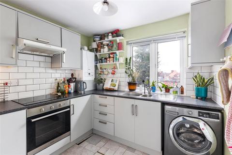 2 bedroom apartment to rent, Drewstead Road, London SW16