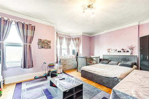 2 bedroom flat for sale, Harrow Road, Worthing, West Sussex, BN11