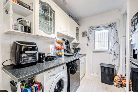 2 bedroom flat for sale, Harrow Road, Worthing, West Sussex, BN11