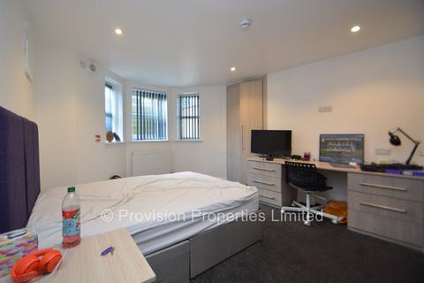 4 bedroom flat to rent, Regent Park Avenue, Hyde Park LS6