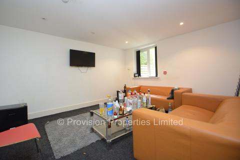 4 bedroom flat to rent, Regent Park Avenue, Hyde Park LS6