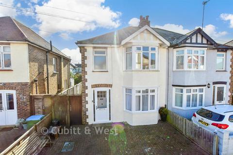 Bassett Road, Bognor Regis, West Sussex