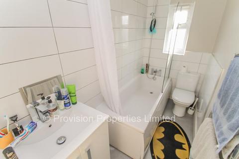 3 bedroom terraced house to rent, Burley Lodge Terrace, Hyde Park LS6