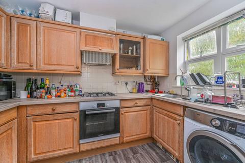 2 bedroom flat to rent, Bakery Close, Oval, London, SW9