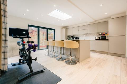 4 bedroom semi-detached house for sale, Robertson Street, Clapham, London SW8