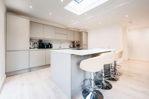 4 bedroom semi-detached house for sale, Robertson Street, Clapham, London SW8