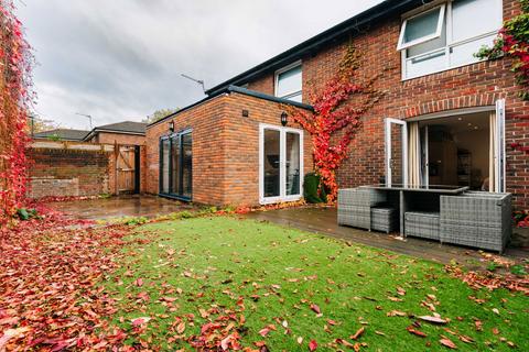 4 bedroom semi-detached house for sale, Robertson Street, Clapham, London SW8