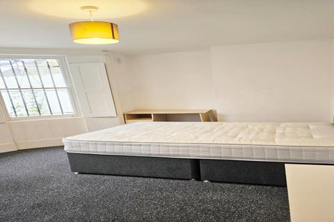 1 bedroom in a house share to rent, London, N7