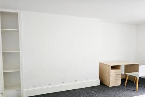 1 bedroom in a house share to rent, London, N7