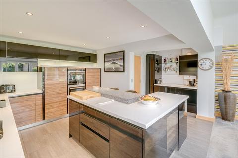 11 Cairn Avenue, Guiseley, Leeds, LS20 8QQ