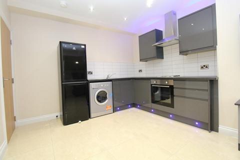 4 bedroom flat to rent, Delph Lane, Leeds LS6