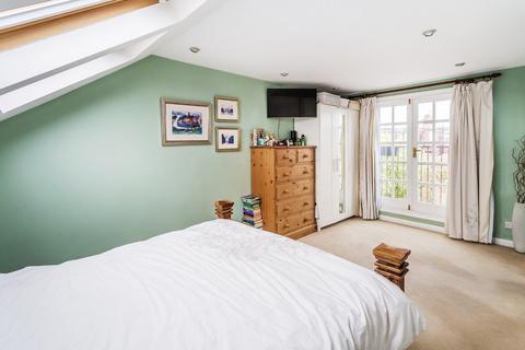16 Boscombe Road, London, SW19 3AX