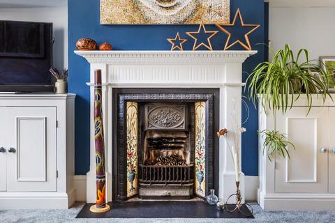 16 Boscombe Road, London, SW19 3AX