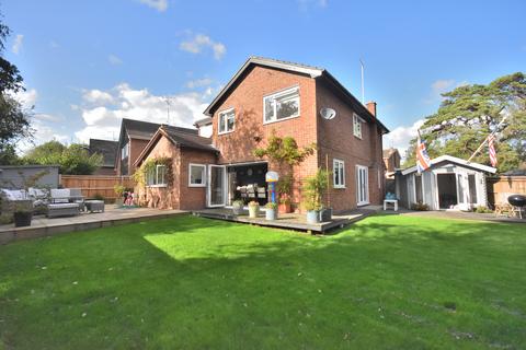 4 bedroom detached house for sale, Meadowcroft, Essex CM24