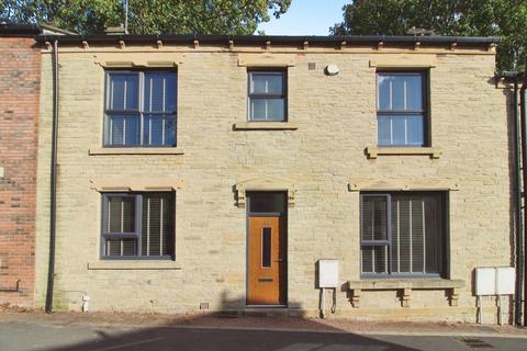 3 bedroom terraced house to rent, Leeds Road, West Yorkshire WF15