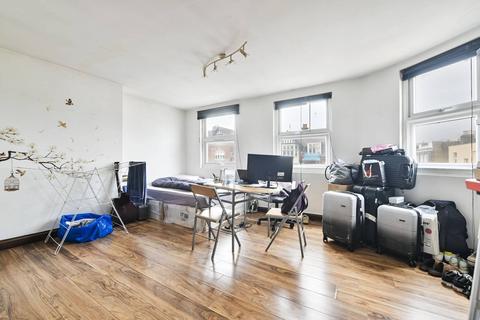 Studio to rent, Uxbridge Road, Shepherd's Bush, London, W12