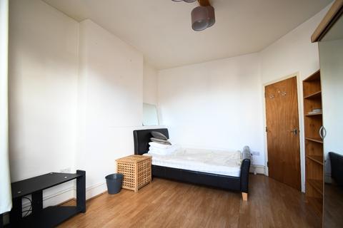 Studio to rent, St. Georges Road, London,  E10