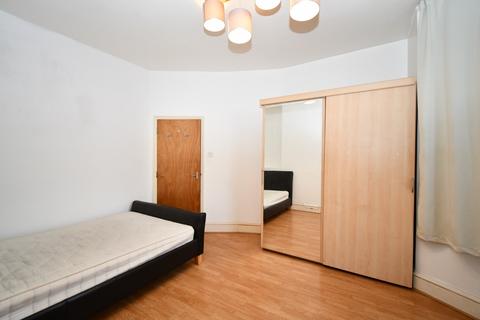 Studio to rent, St. Georges Road, London,  E10