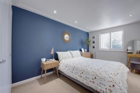 2 bedroom flat for sale, Tristan Lodge, Bushey, WD23