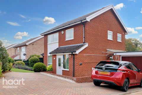 3 bedroom detached house for sale, Clovelly Drive, Norwich